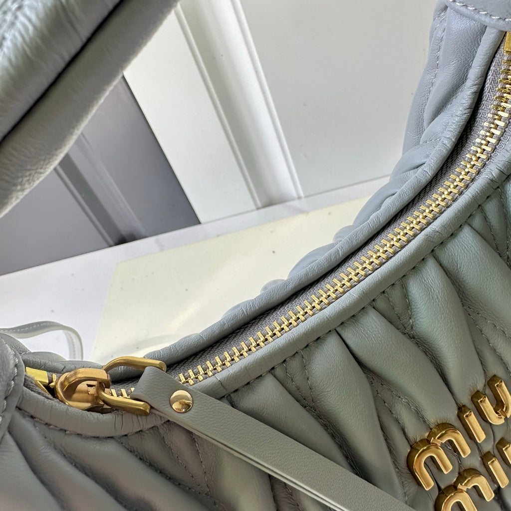 B1P46A118 Popular leather bag