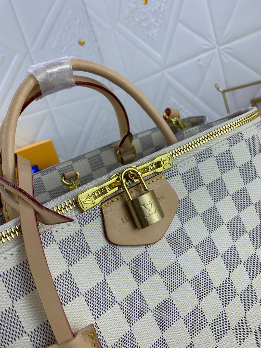 B12X44E330 Popular   leather bag 