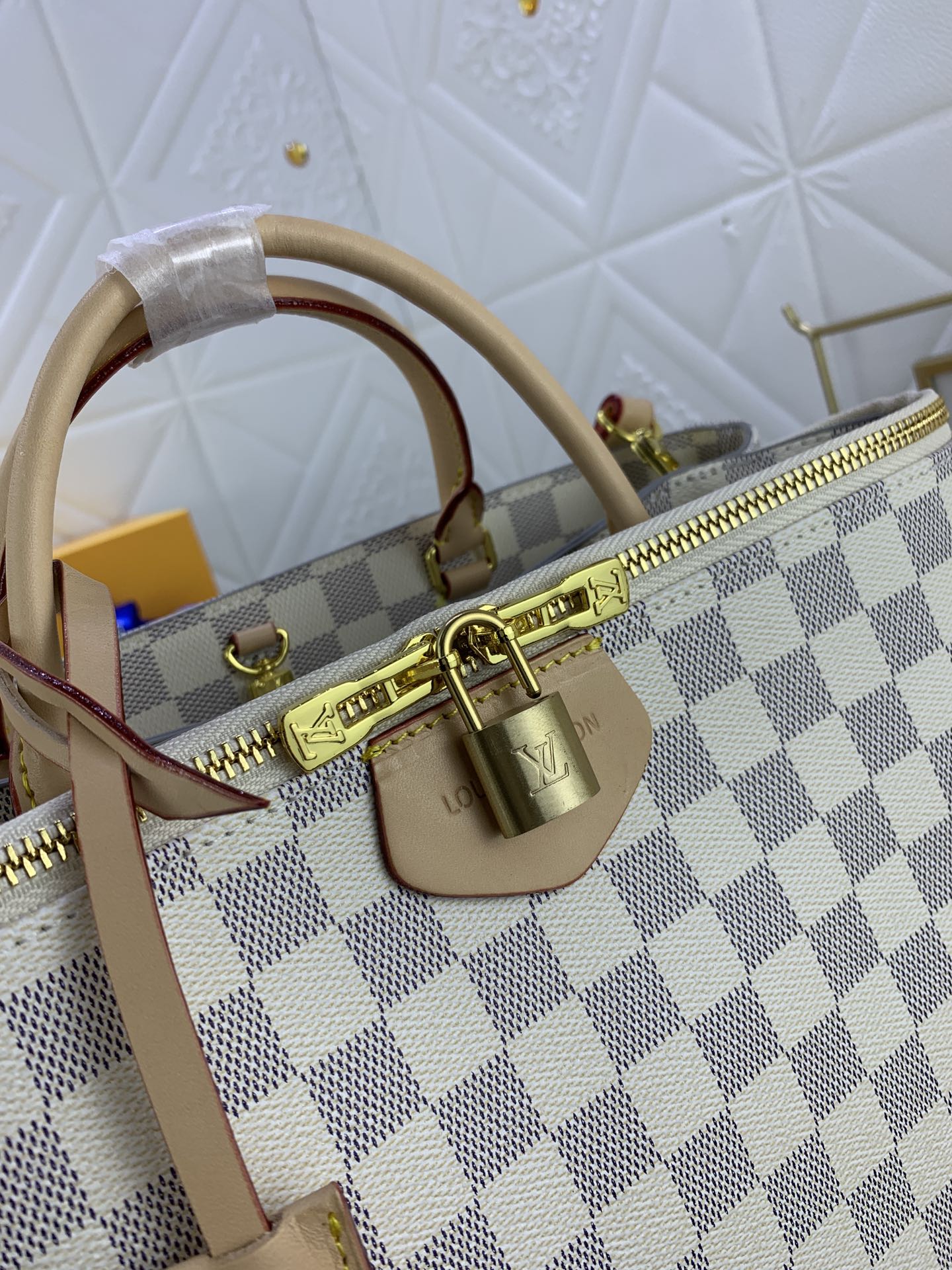 B12X44E330 Popular   leather bag 