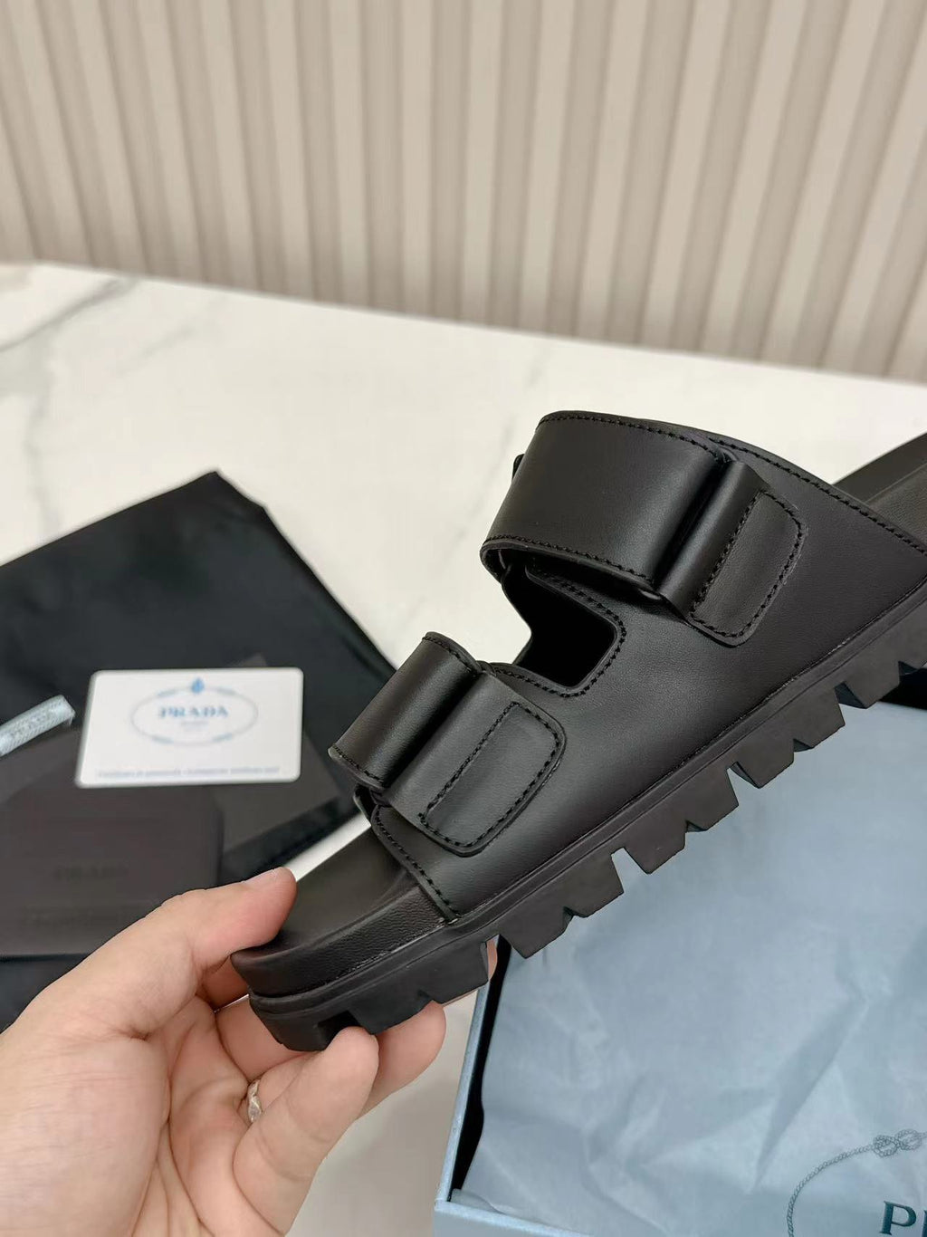 Z1ZPD26 Popular sandals