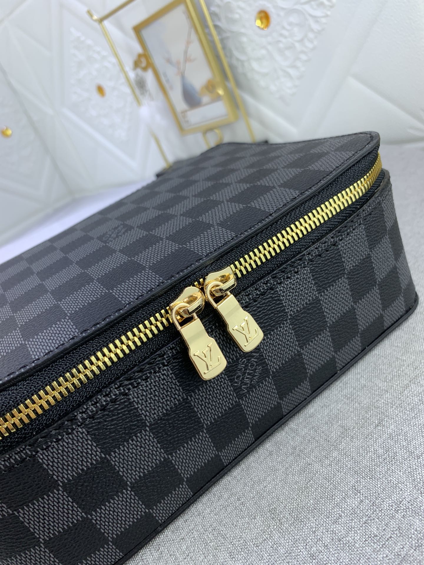 B1X34E272 Popular  leather bag 