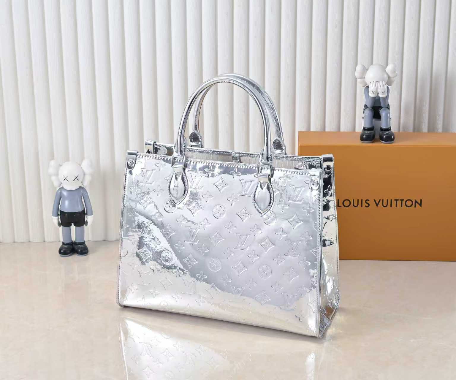 B1P36E36 Popular leather bag