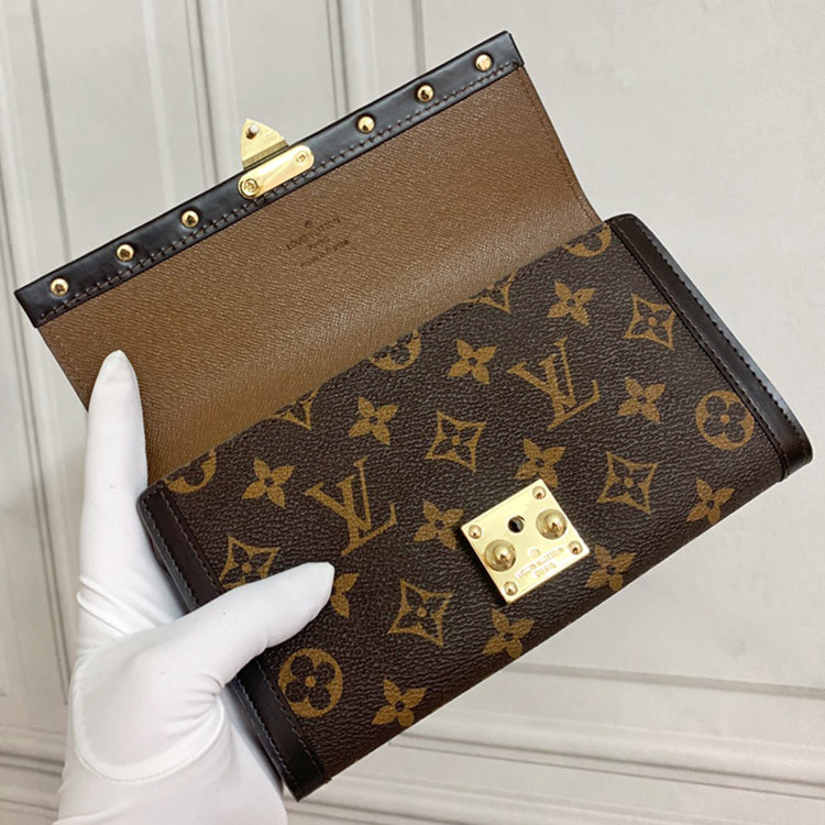 B1X41E10 Popular leather wallets