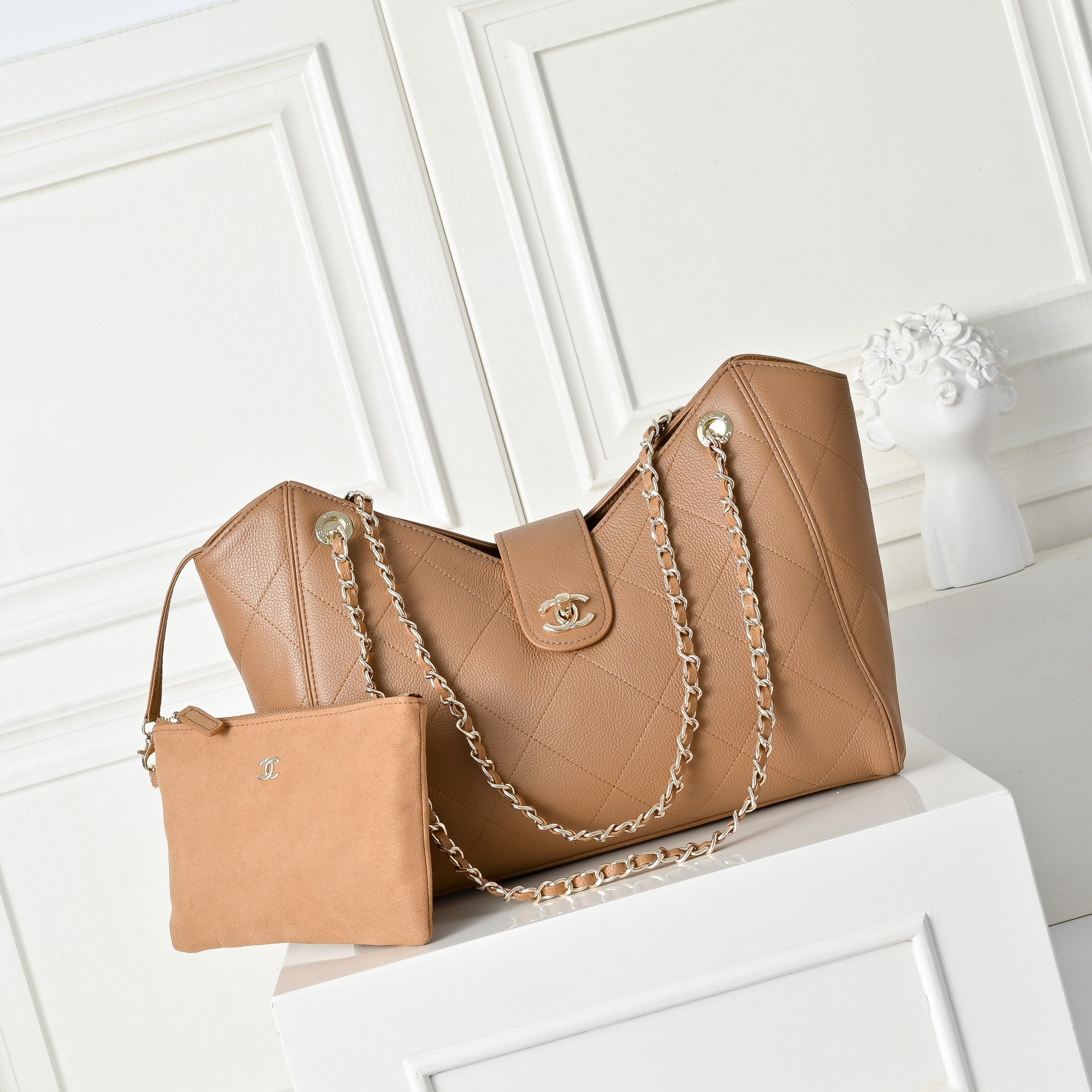 B1P36C43 Popular leather bag