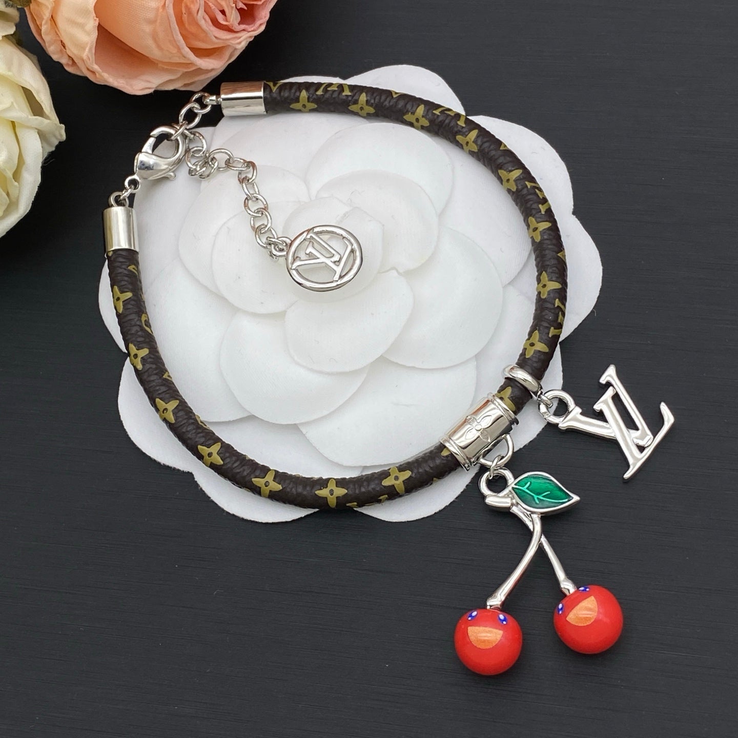 X1N36E82X Popular  Bracelets