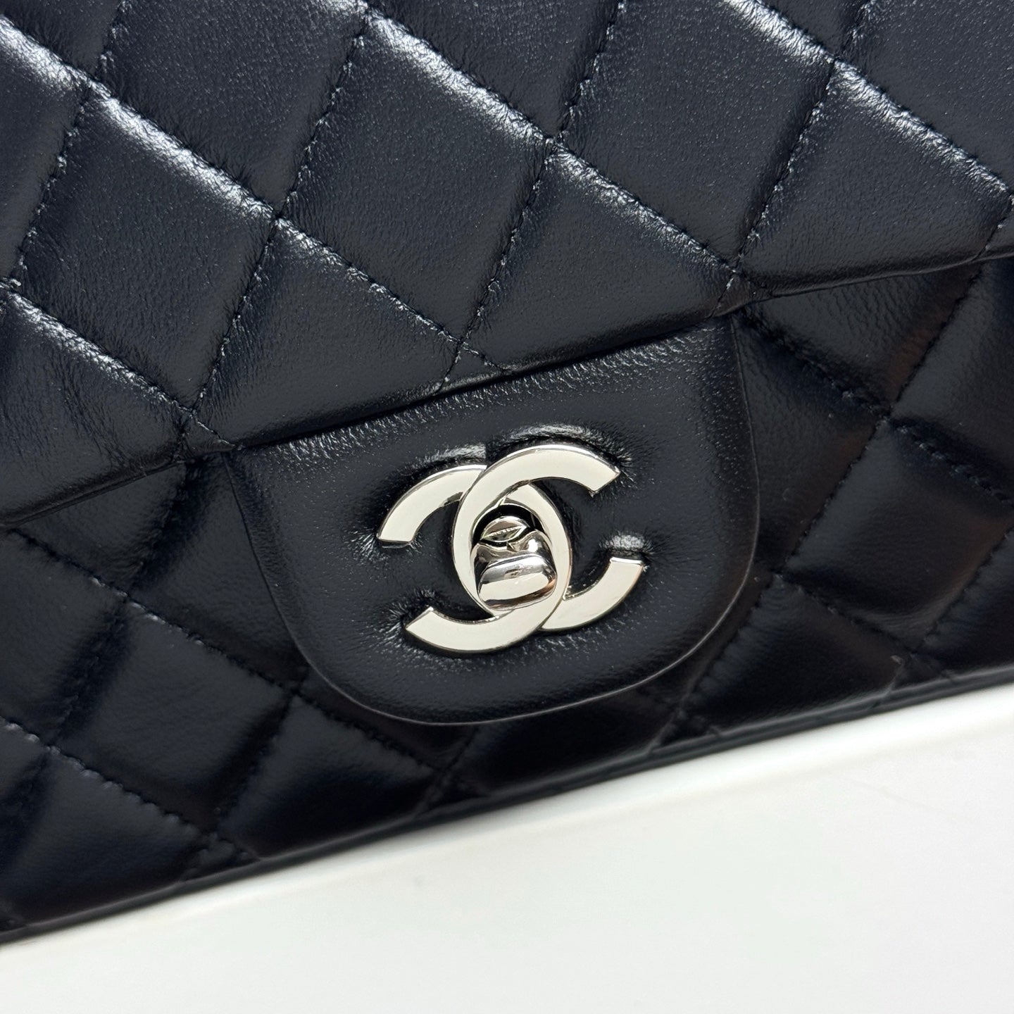 B1R76C11 Popular leather bag