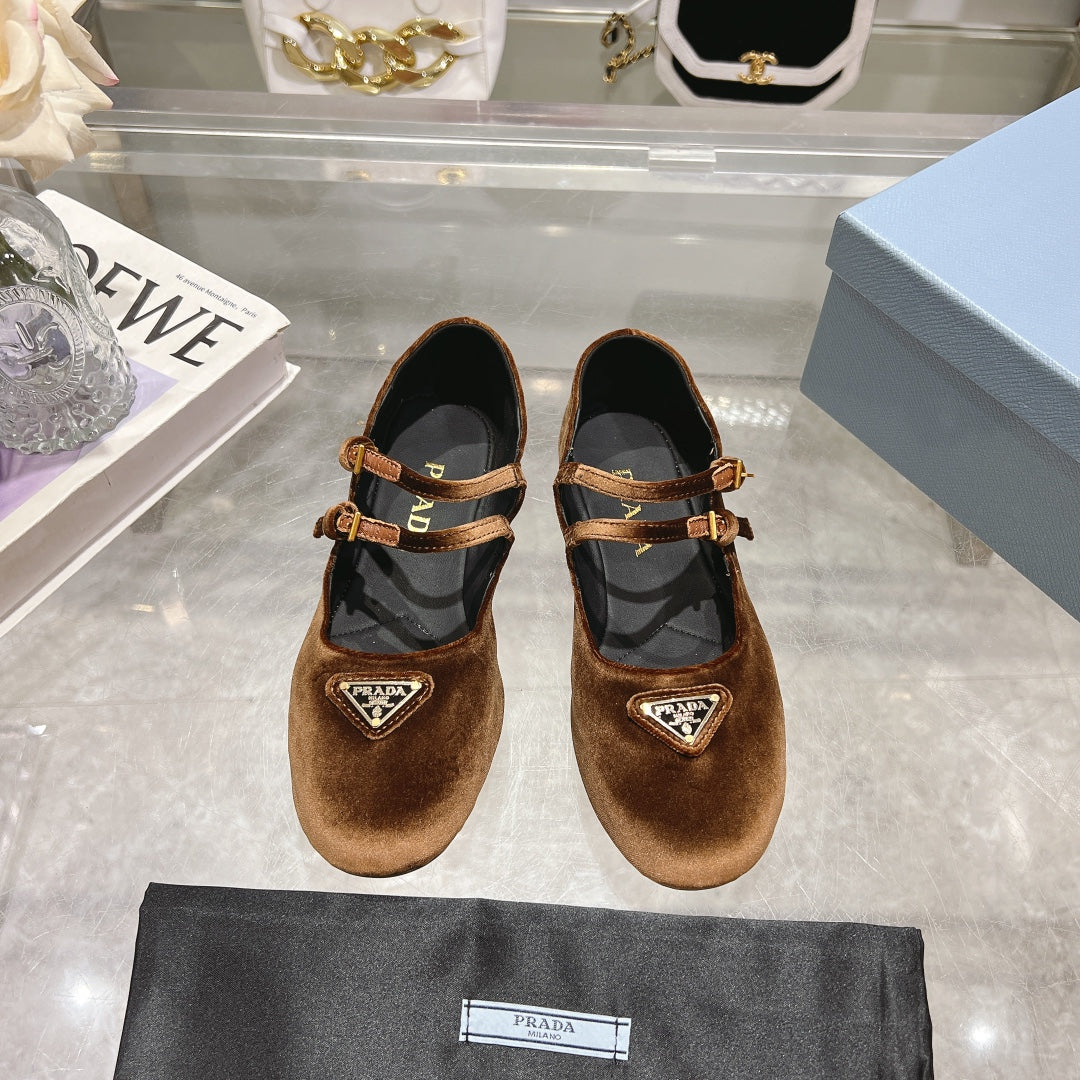 Z2Q105P380 Popular high-quality Shoes