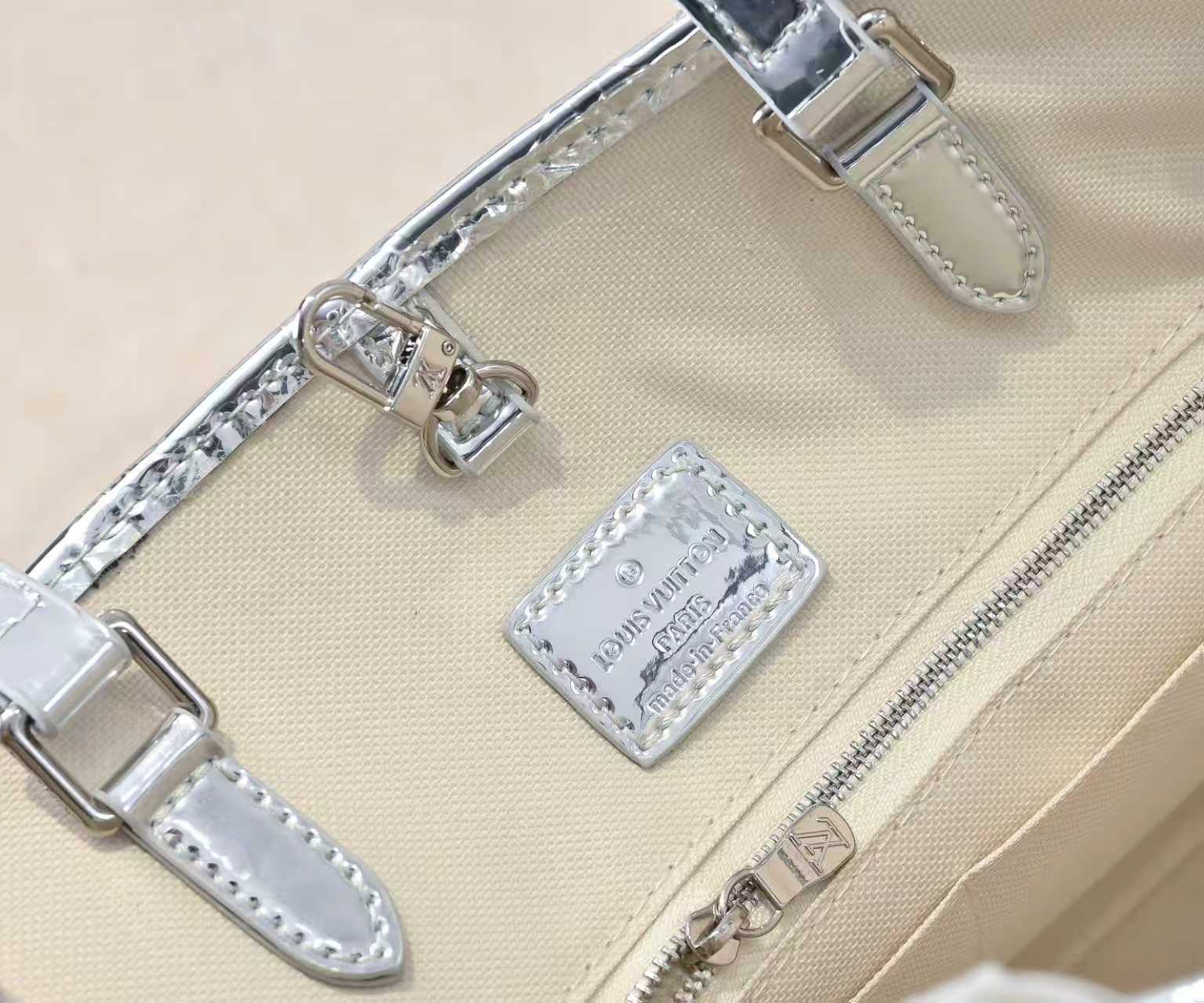 B1P36E36 Popular leather bag