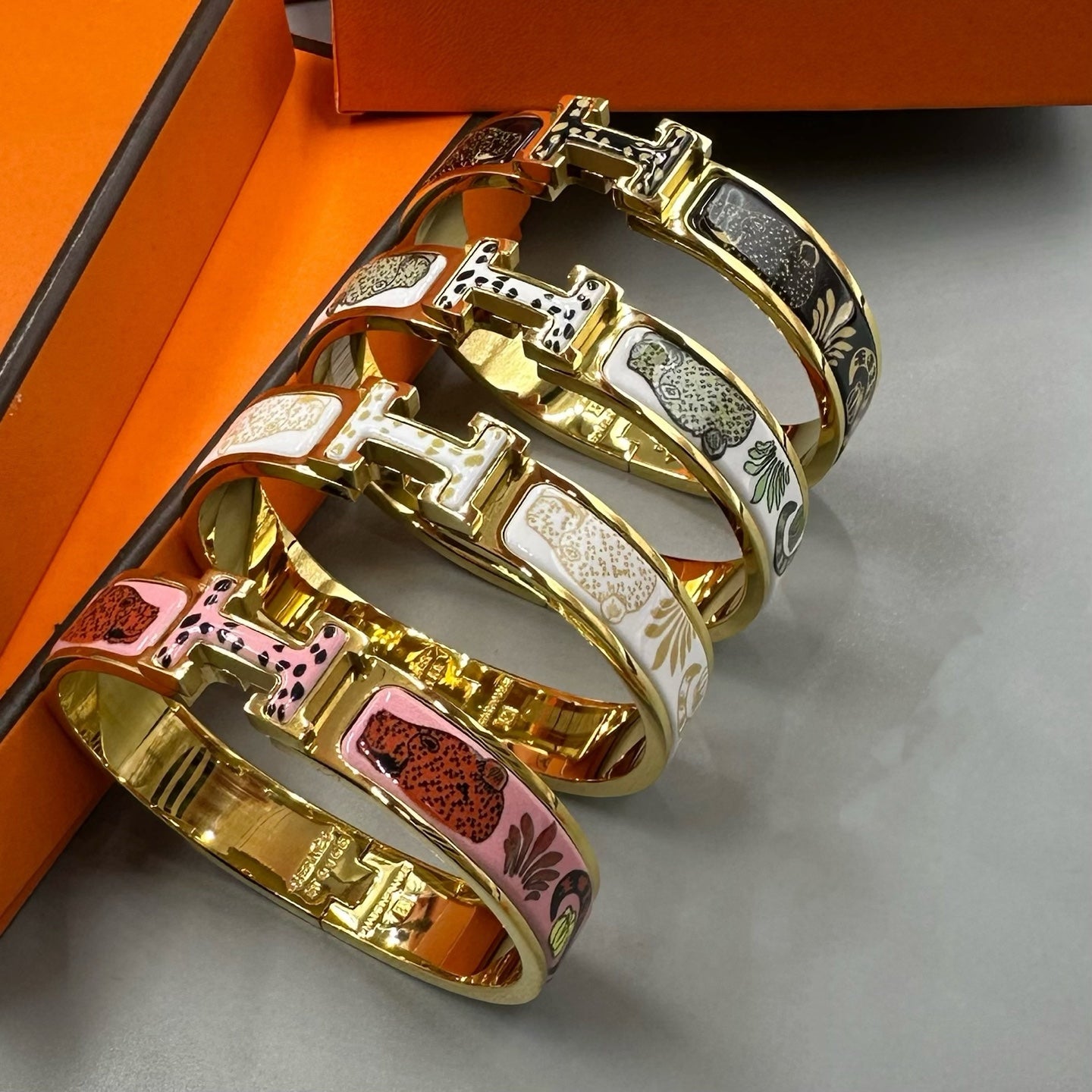 XHQ85H104K  Popular Bracelets