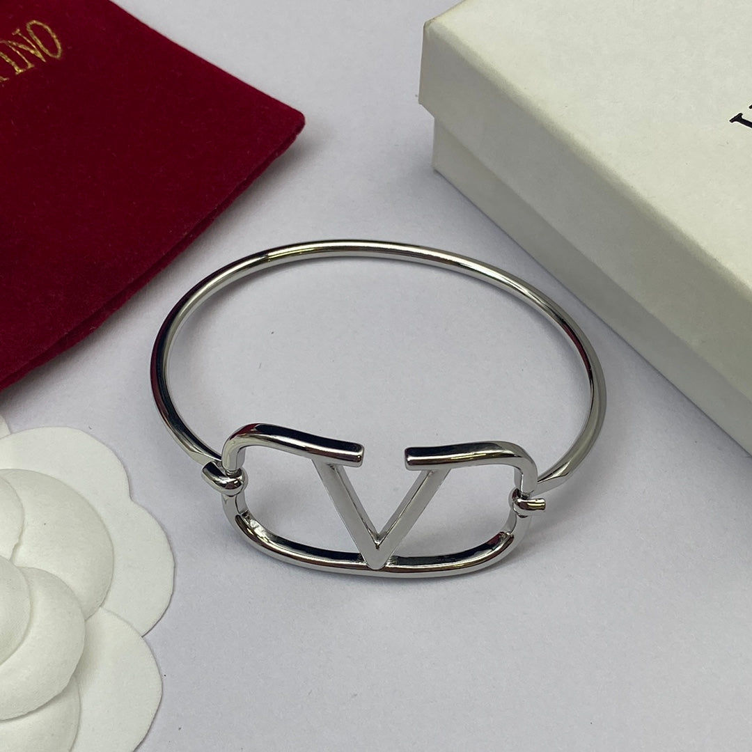 X1Y83VL75K  Popular Bracelets