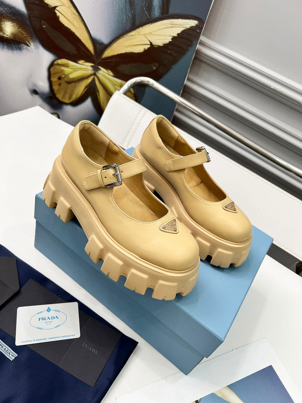 Z2Q95P143  Popular high-quality leather Shoes