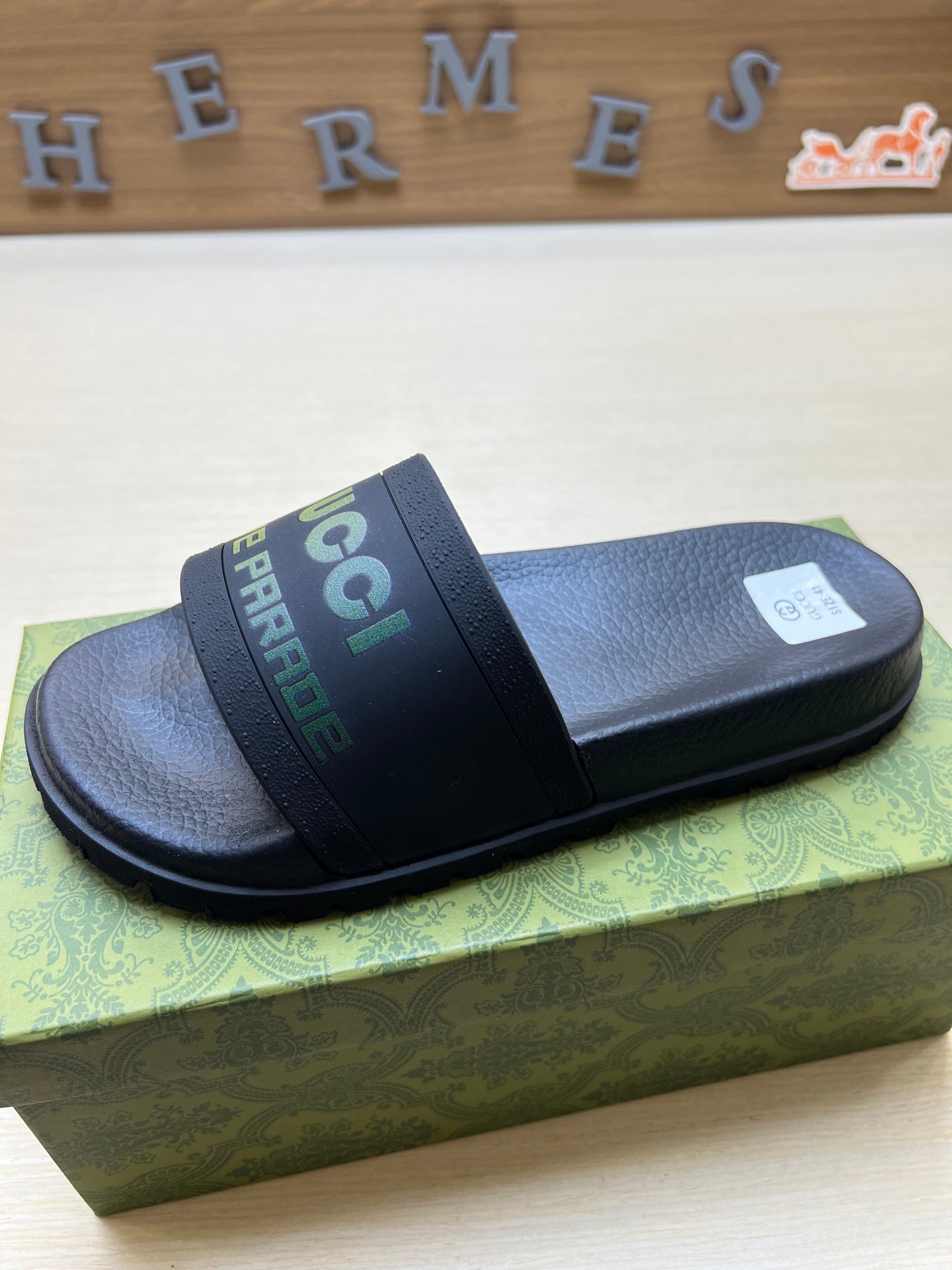Z5R66B28 Popular Slippers