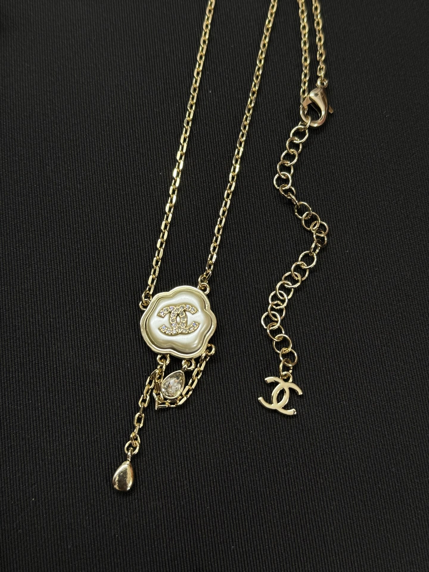 X1Q95C119X Popular Necklaces. Earrings