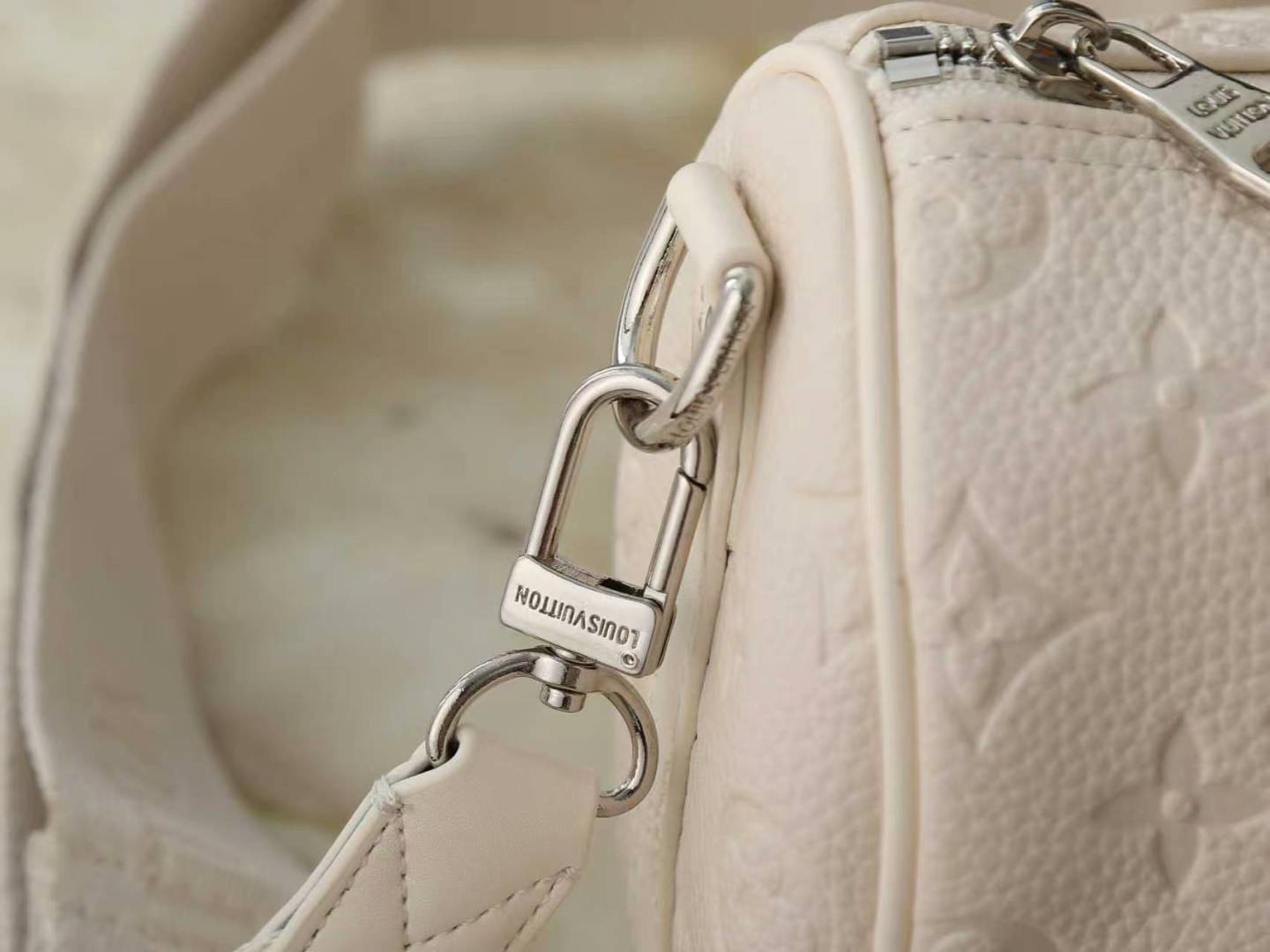 B1R76E52 Popular leather bag