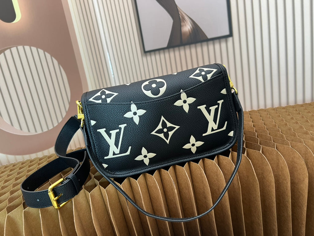 B12X73E28 Popular leather bag 