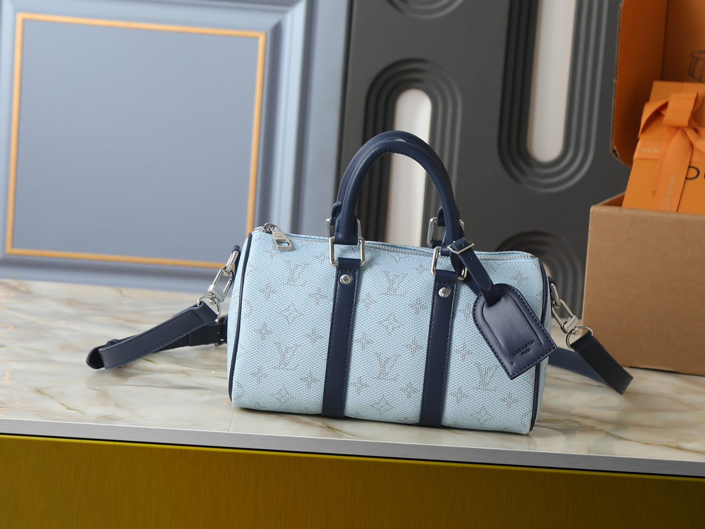 B1R76E53 Popular leather bag