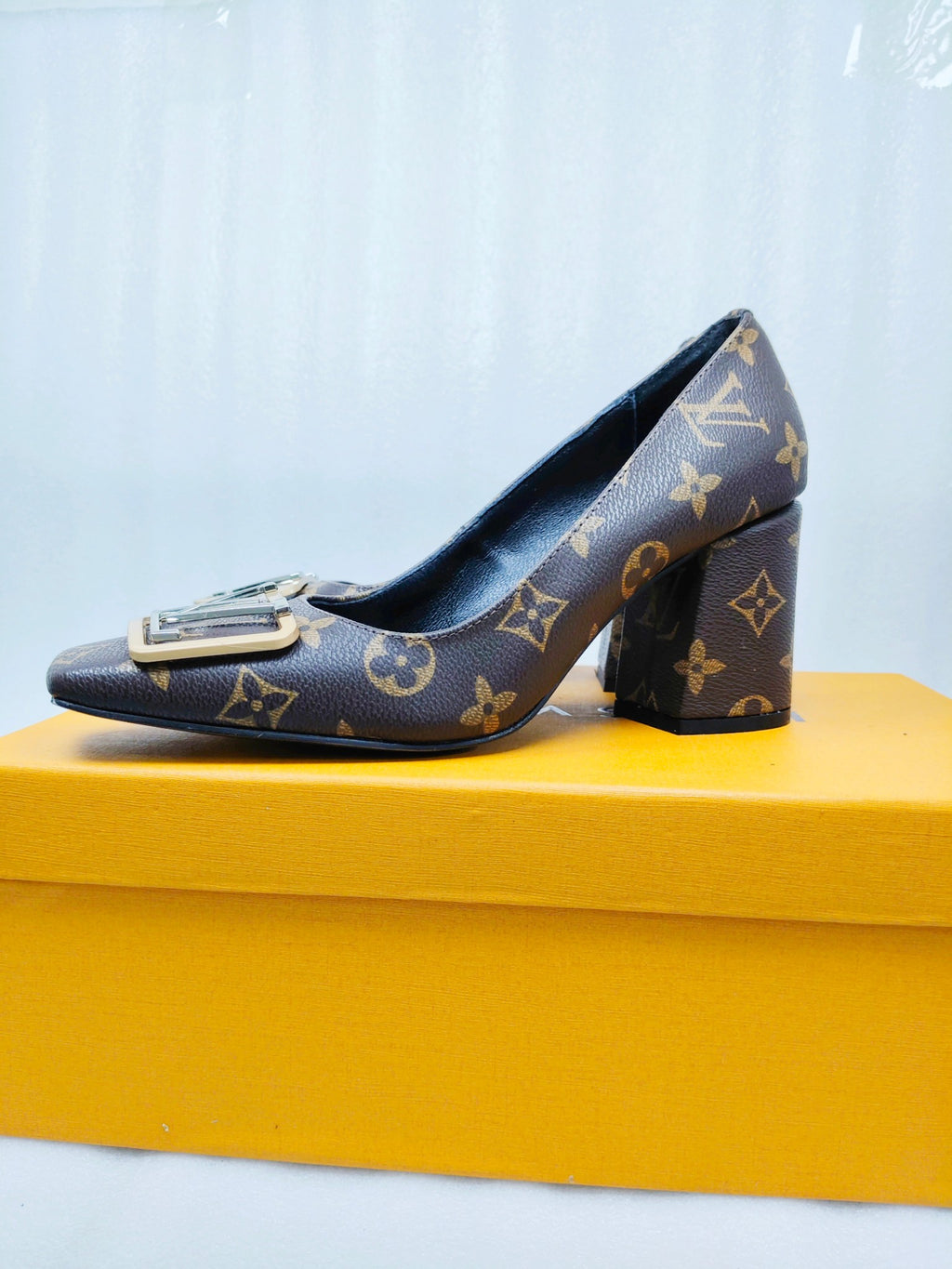 Z2R45E28  Popular leather  High heels