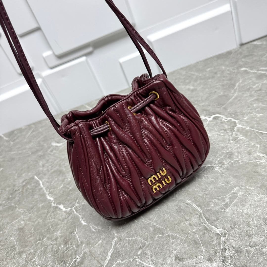 B1P36A81 Popular leather bag