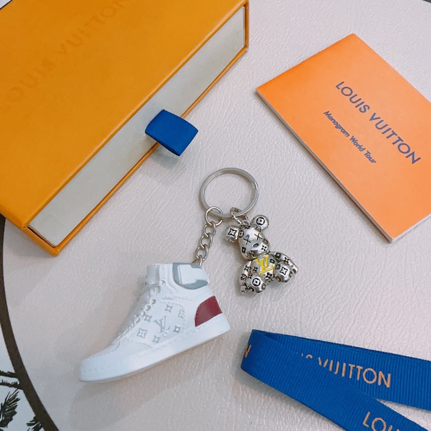 A1Z105E70 Popular bag 's charms accessories