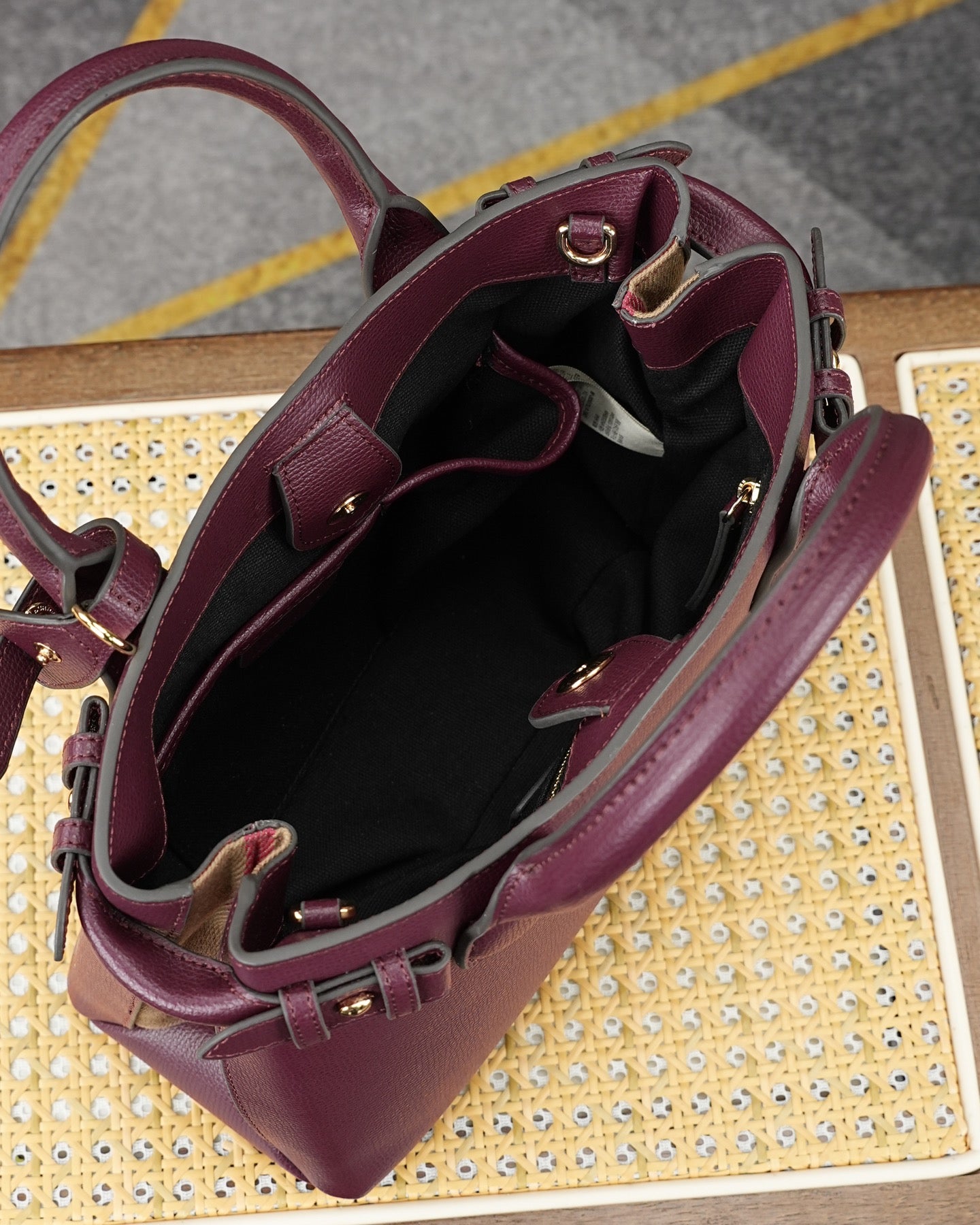 B1R76R20  Popular leather bag