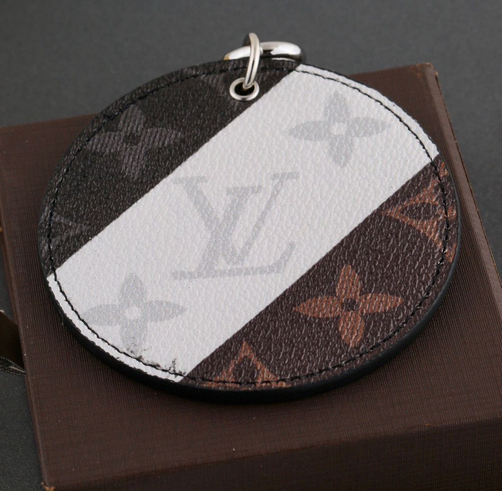 A1Z105E90 Popular bag 's charms accessories