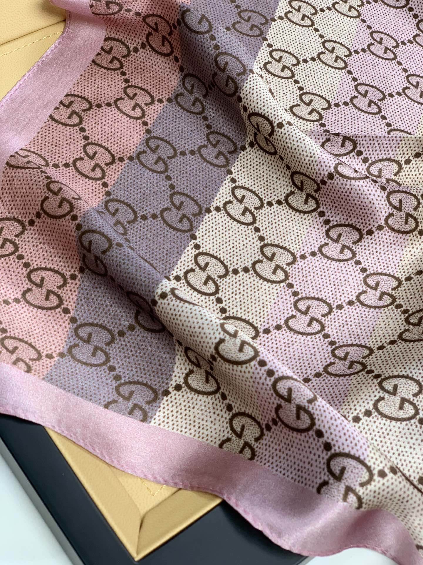 W1N55C10 Popular Silk Scarve