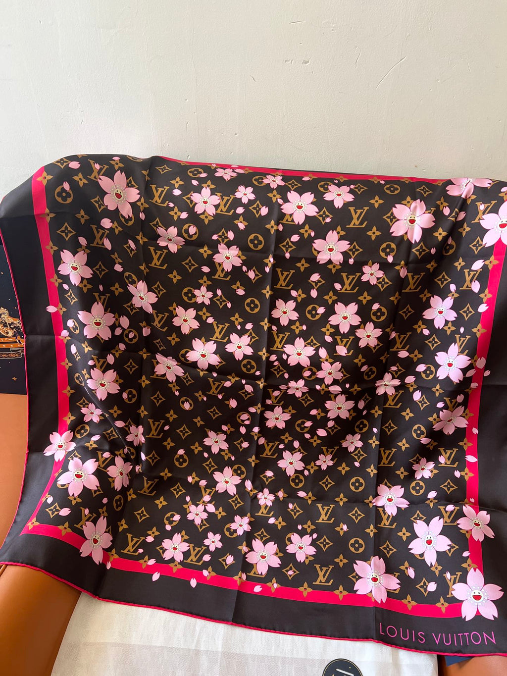 W1N55E62 Popular Silk Scarve