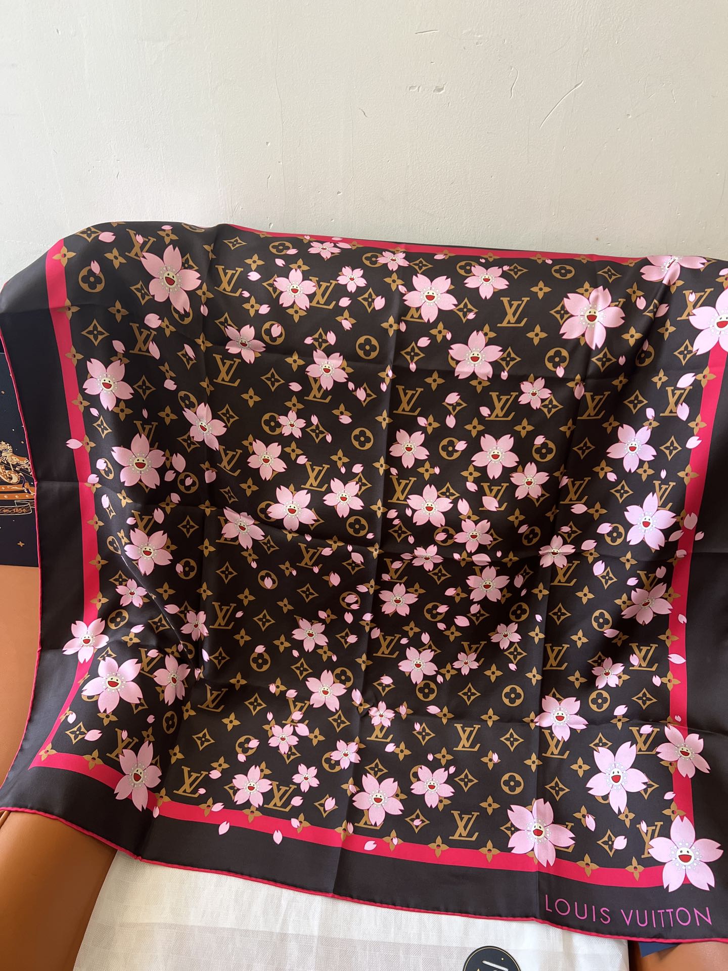 W1N55E62 Popular Silk Scarve