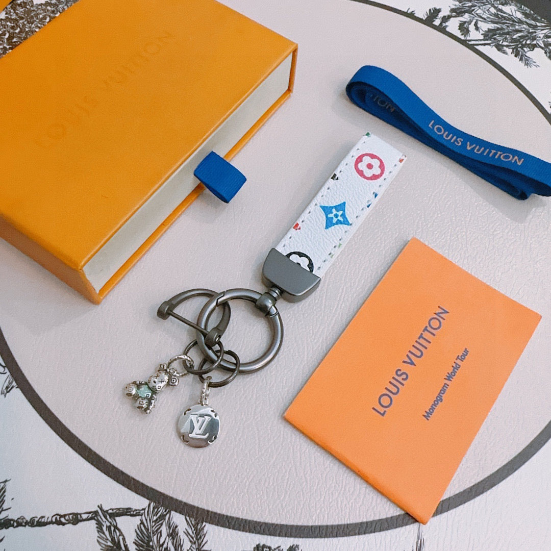 A1Z105E66 Popular bag 's charms accessories