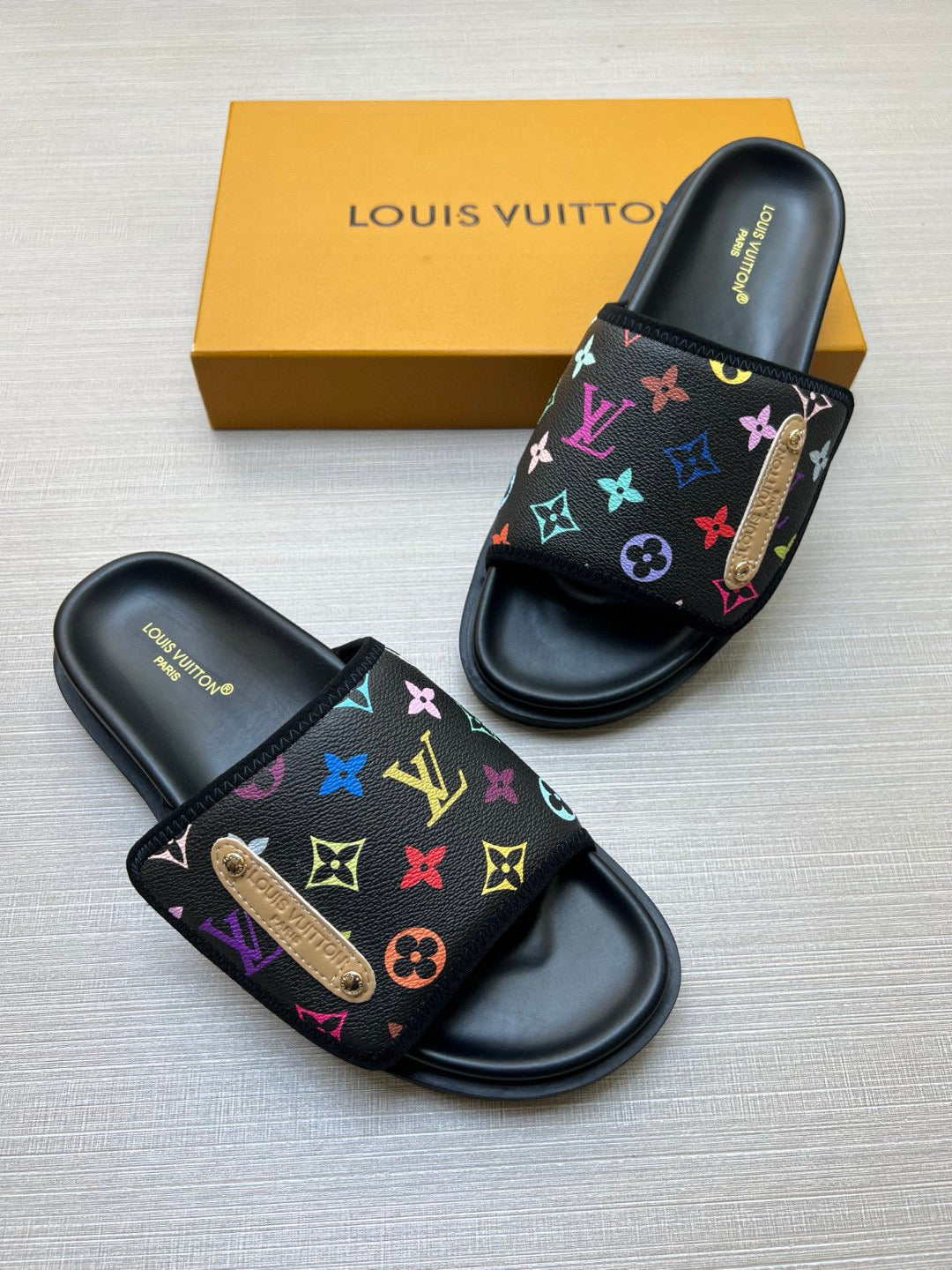 Z5N75E6  Popular Slippers