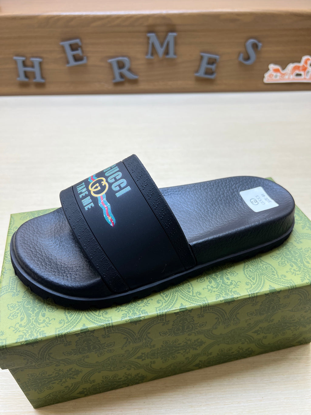 Z5R66B28 Popular Slippers