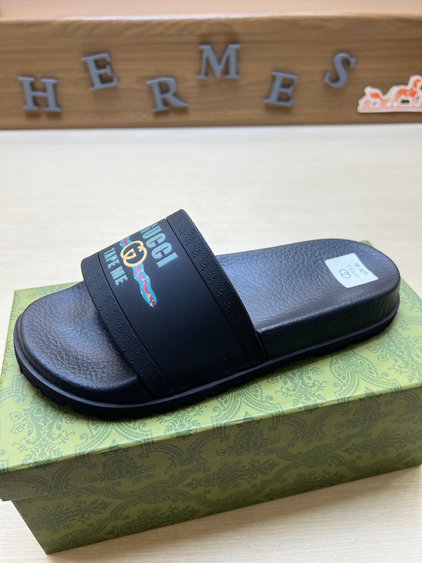 Z5R66B28 Popular Slippers