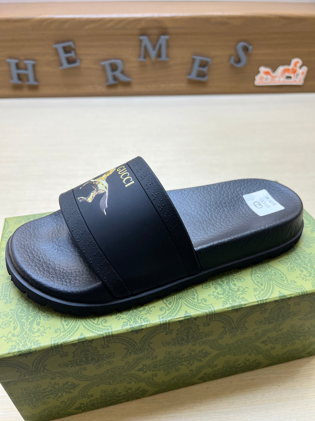 Z5R66B29 Popular Slippers