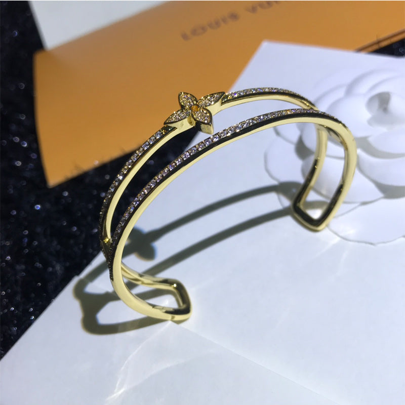 X1B12E475K  Popular Bracelets