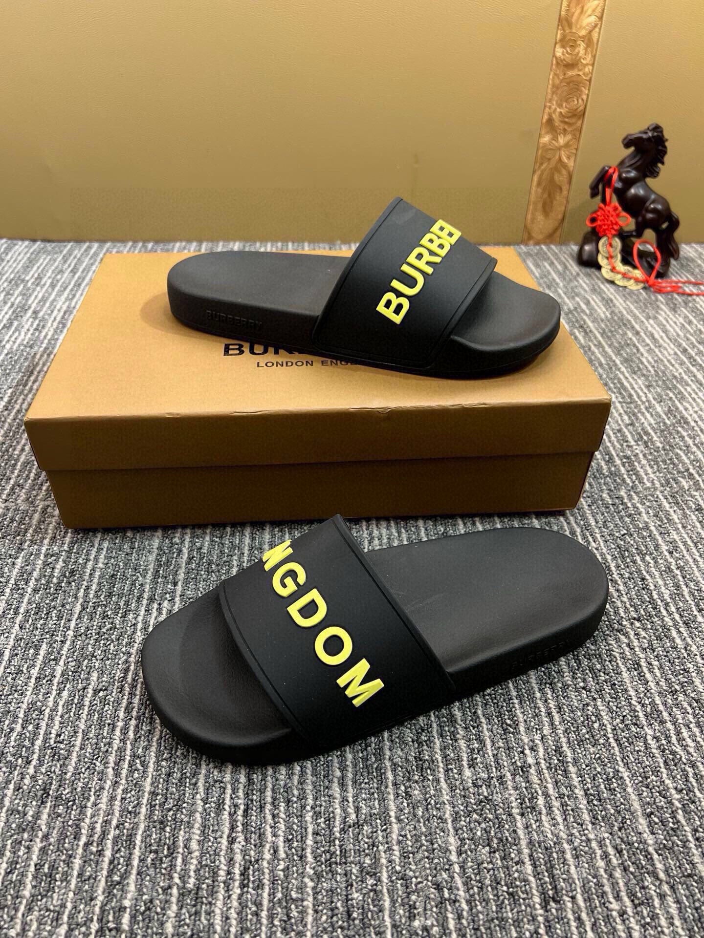Z5Z35R255 Popular Slippers