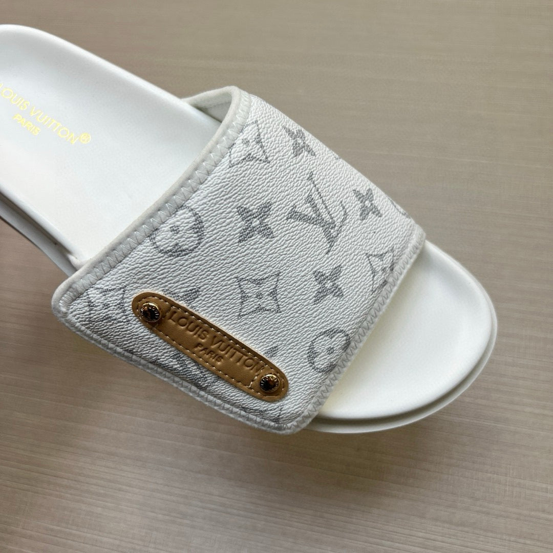 Z5N75E6  Popular Slippers