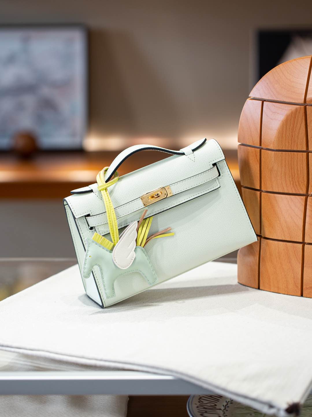 B1R66A7 Popular leather bag