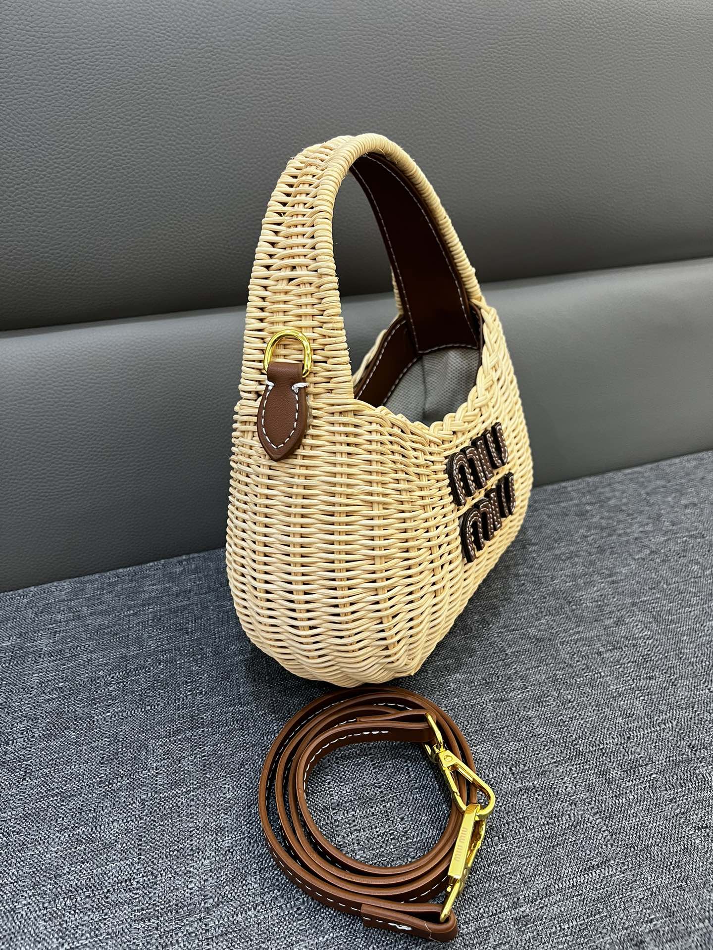 B1P46A119 Popular woven bag