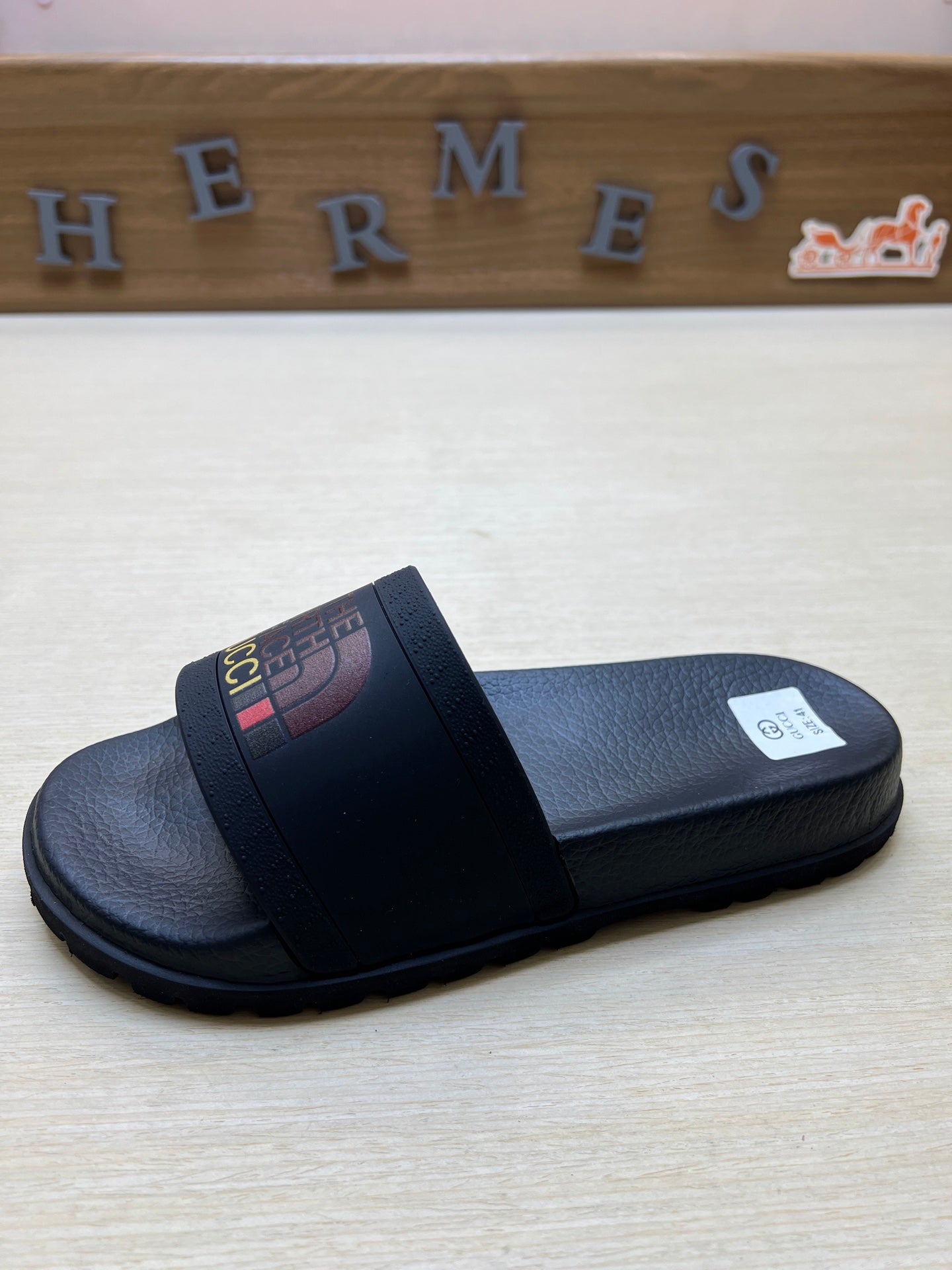Z5R66B28 Popular Slippers