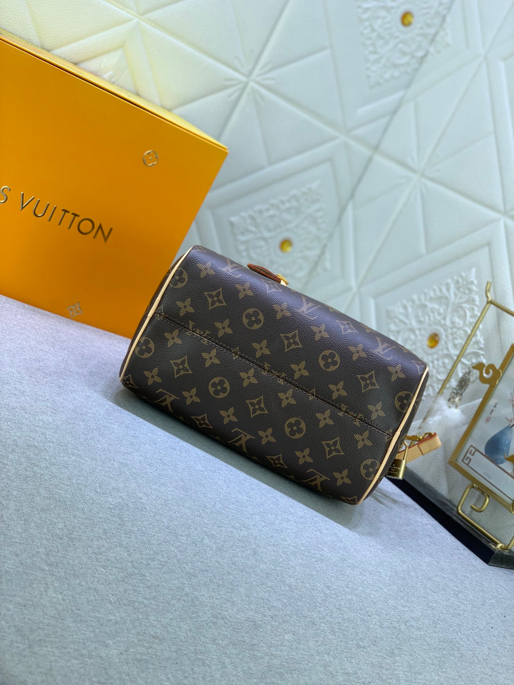 B12X44E268 Popular  leather bag 