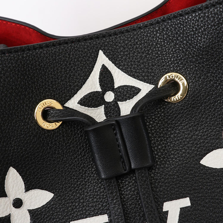 B12X61E04 Popular leather bag 