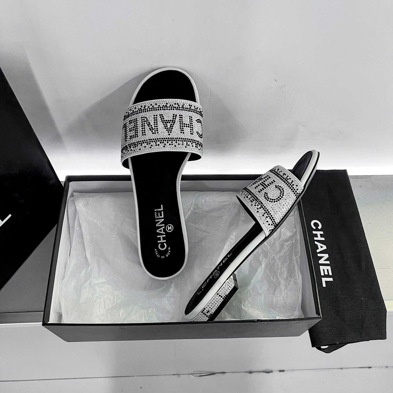 Z1ZC57 Popular sandals
