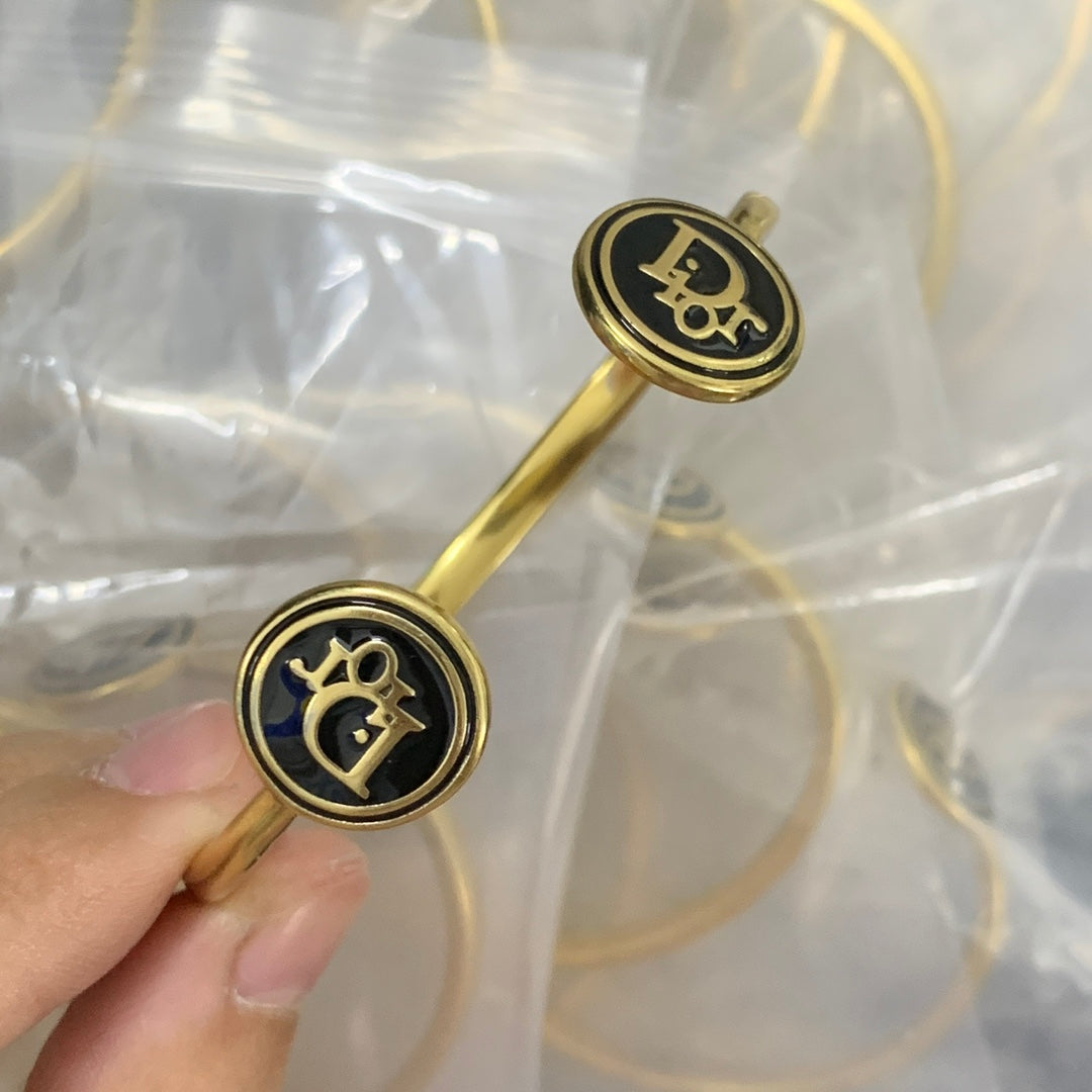 X1Q85VD28K  Popular Bracelets