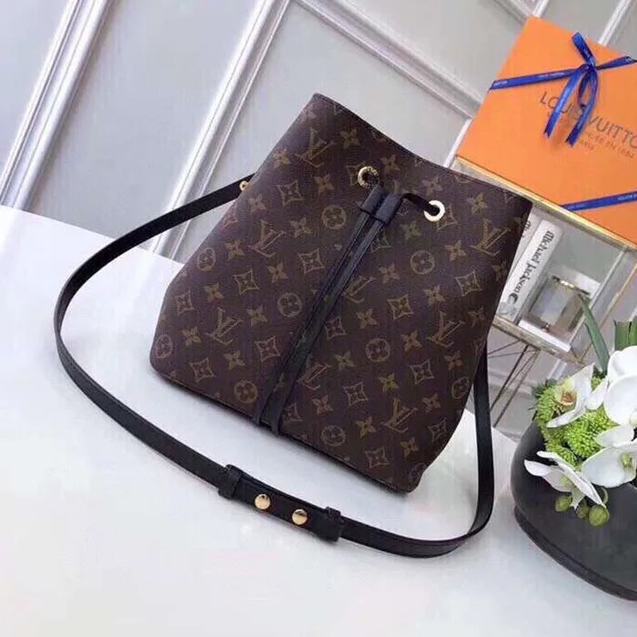 B1P20E81 Popular  leather bag 