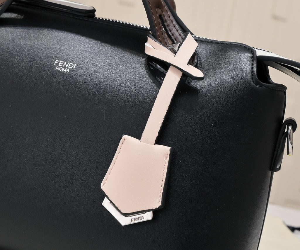 B12X43F132 Popular leather bag 