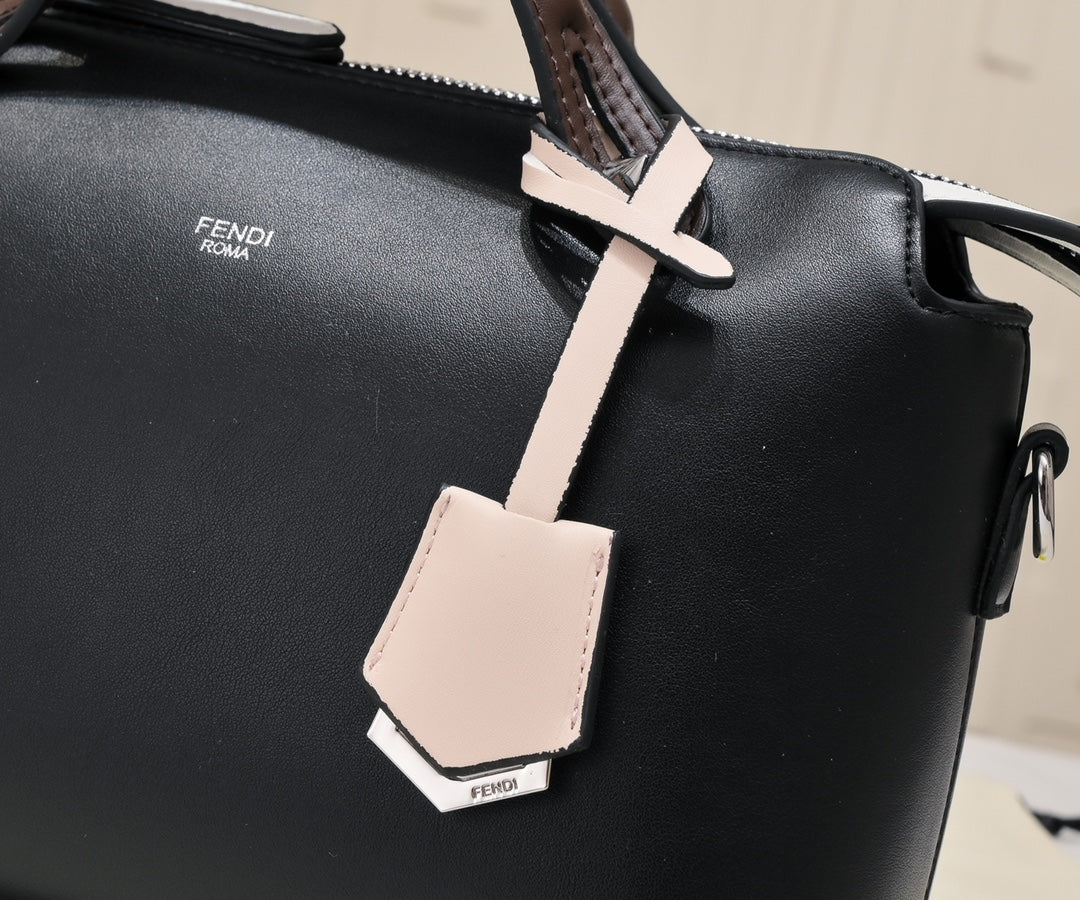 B12X43F132 Popular leather bag 