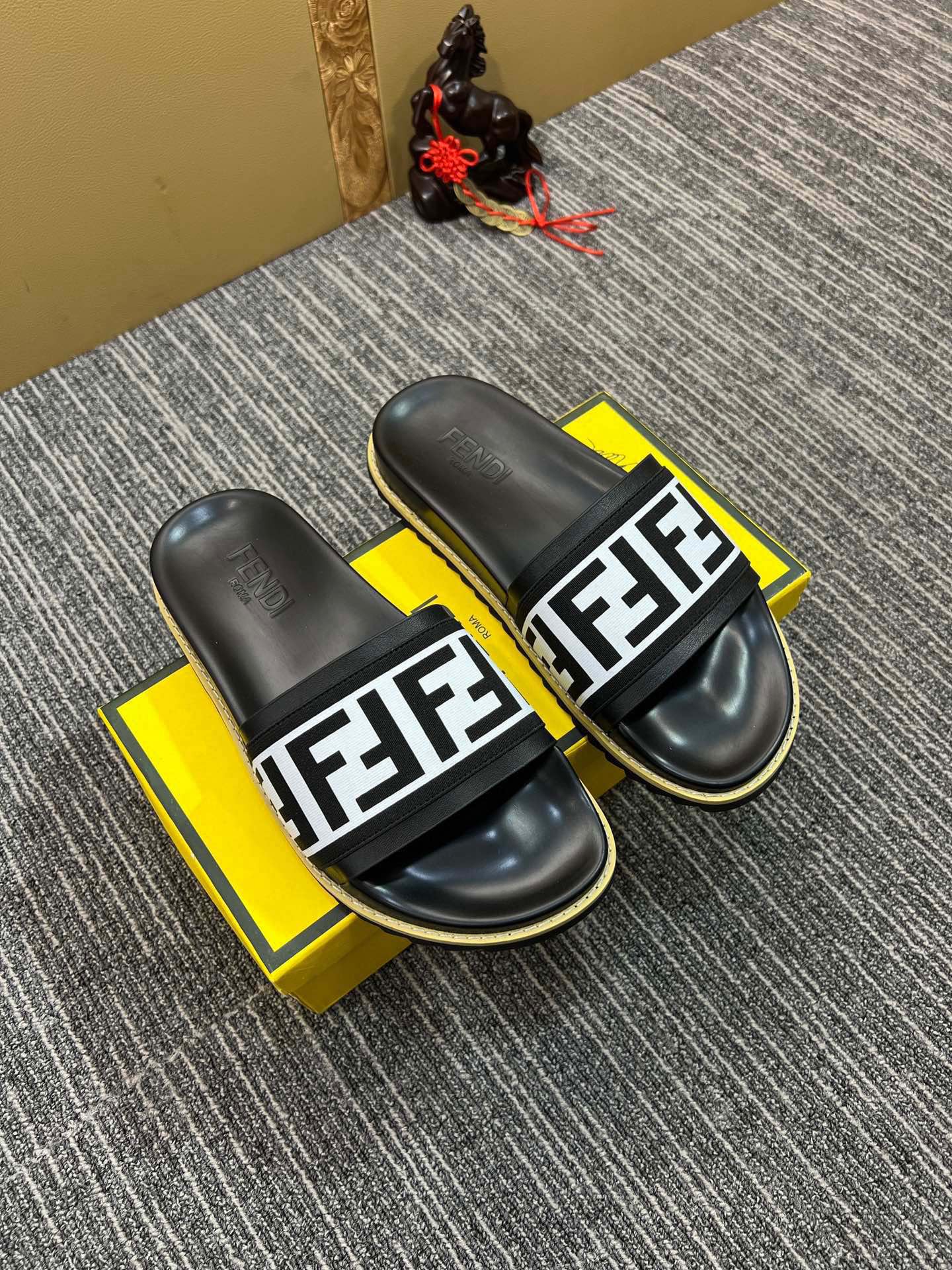 Z5XF103 Popular Slippers