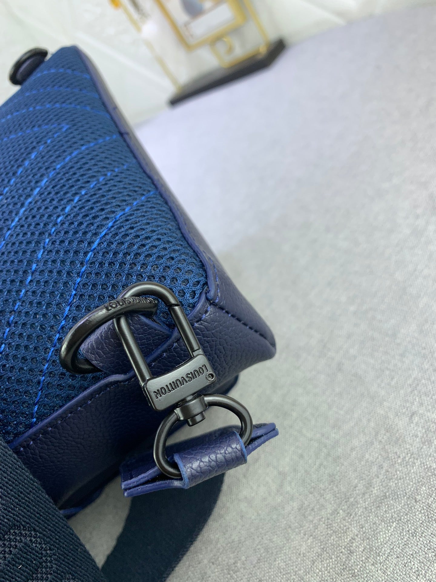 B12X44E339 Popular leather bag 