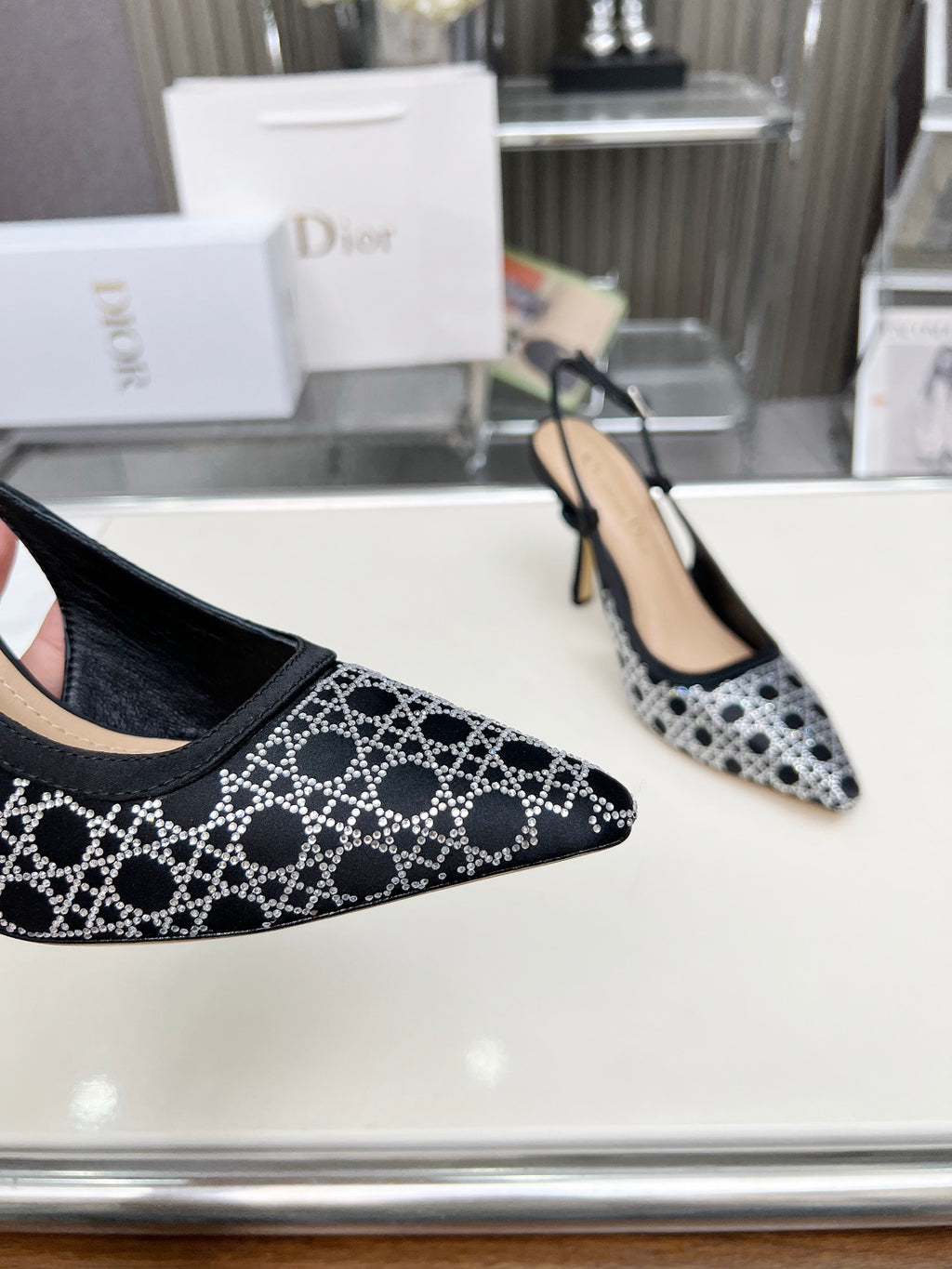 Z2Q95D116 Popular high-quality leather  High heels