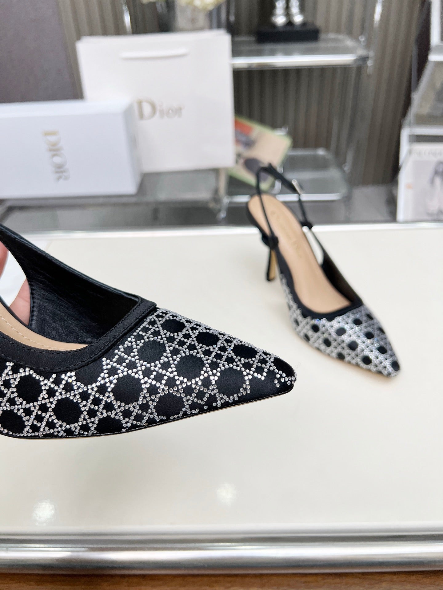 Z2Q95D116 Popular high-quality leather  High heels